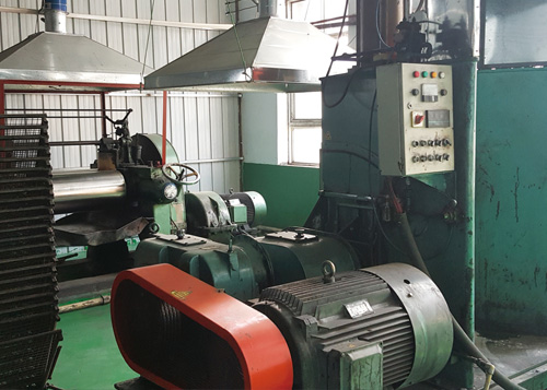 混炼、轧胶车间